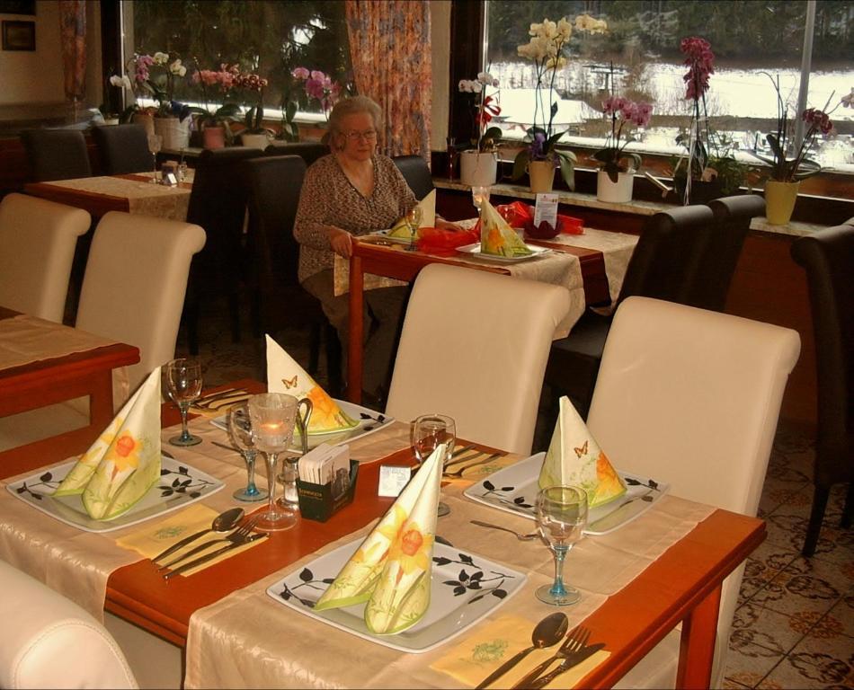 Hotel Gasthof Zur Krone Oberzent Extérieur photo